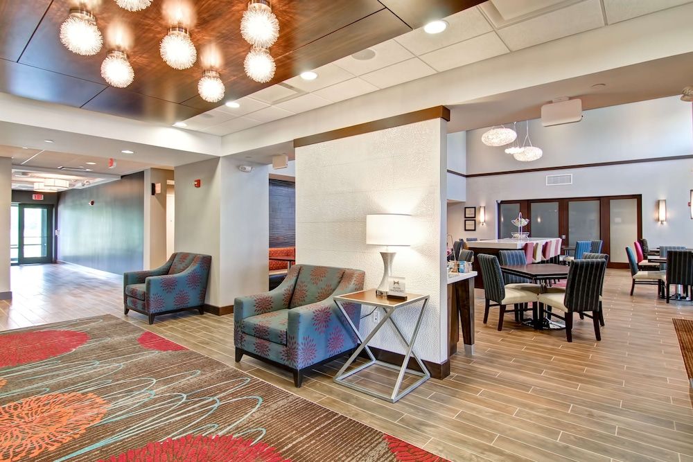 Hampton Inn & Suites Detroit/Troy 3