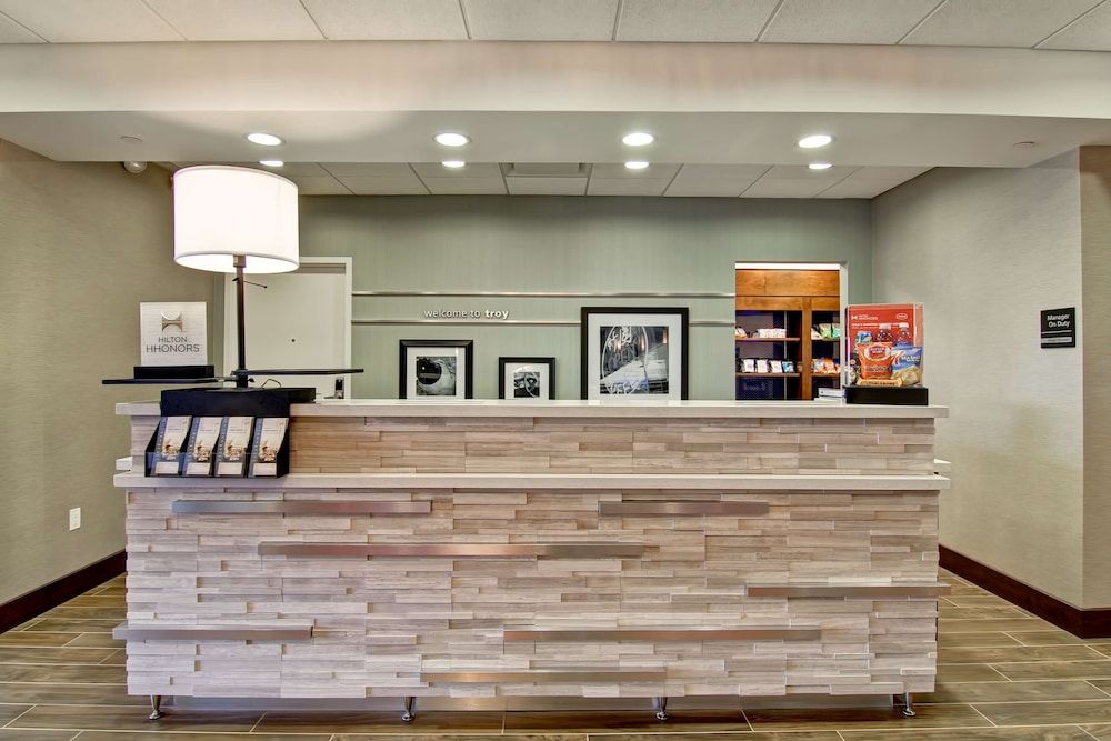 Hampton Inn & Suites Detroit/Troy 2
