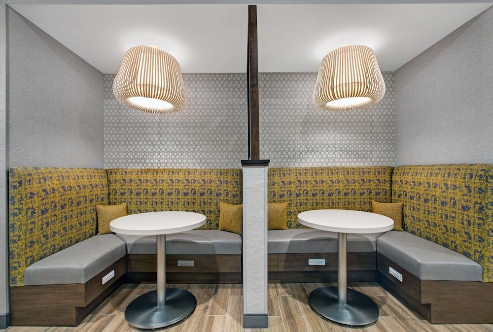 Hampton Inn & Suites Farmers Branch Dallas 2