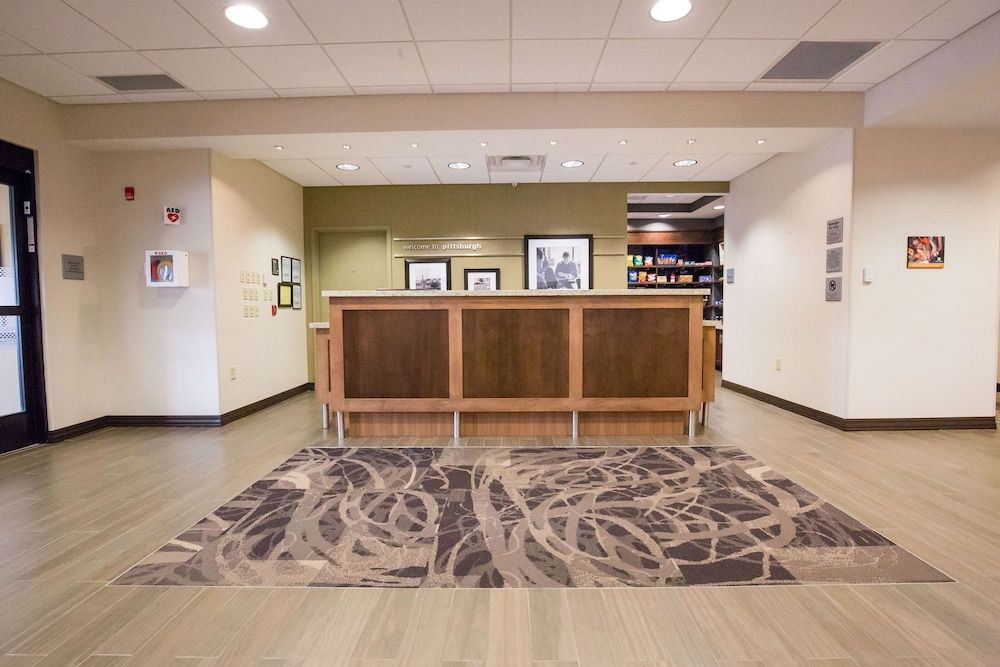 Hampton Inn & Suites Pittsburgh/Harmarville 3