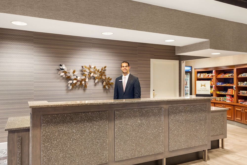Hampton Inn & Suites Denver - Cherry Creek 2