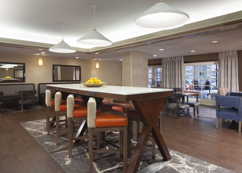 Hampton Inn Charleston-Southridge 2