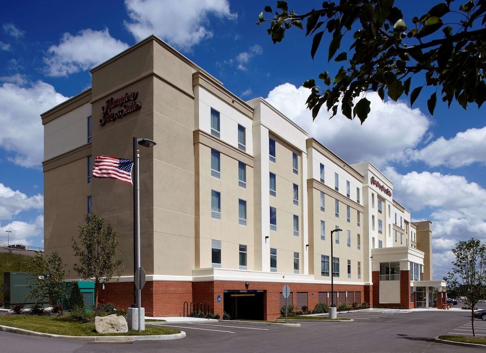 Hampton Inn & Suites Pittsburgh Airport South–Settlers Ridge 1