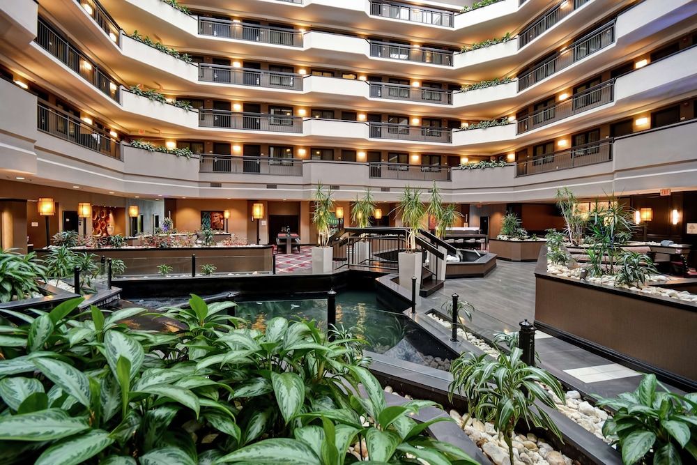 Embassy Suites by Hilton Dulles Airport 3