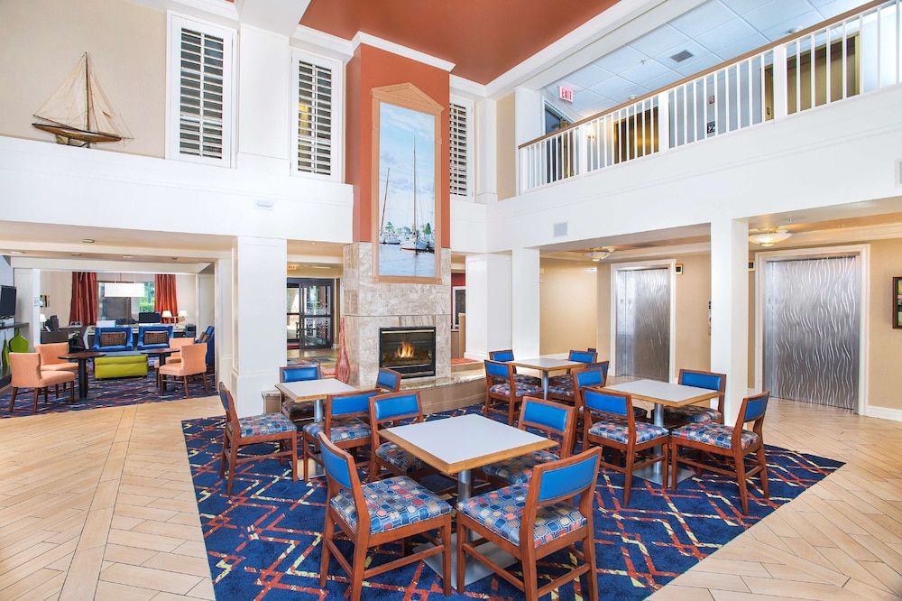 Hampton Inn & Suites Annapolis 2
