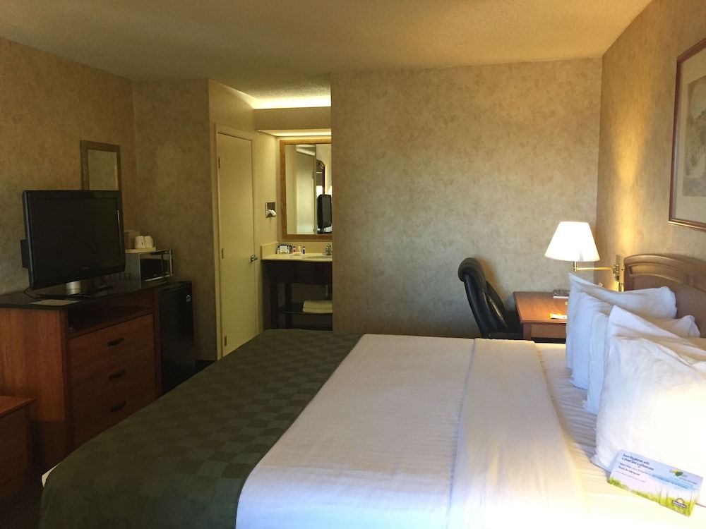 Days Inn & Suites by Wyndham Albuquerque North 3