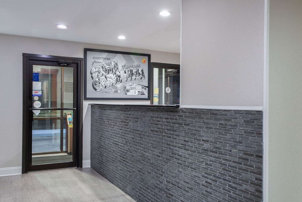 Super 8 by Wyndham Florence 2