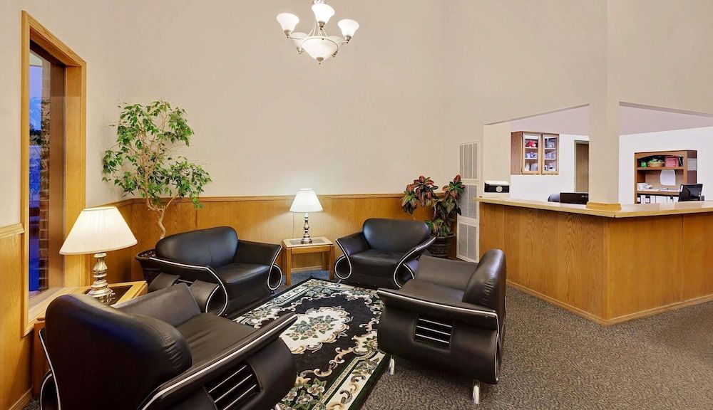 Super 8 by Wyndham Fayetteville 3