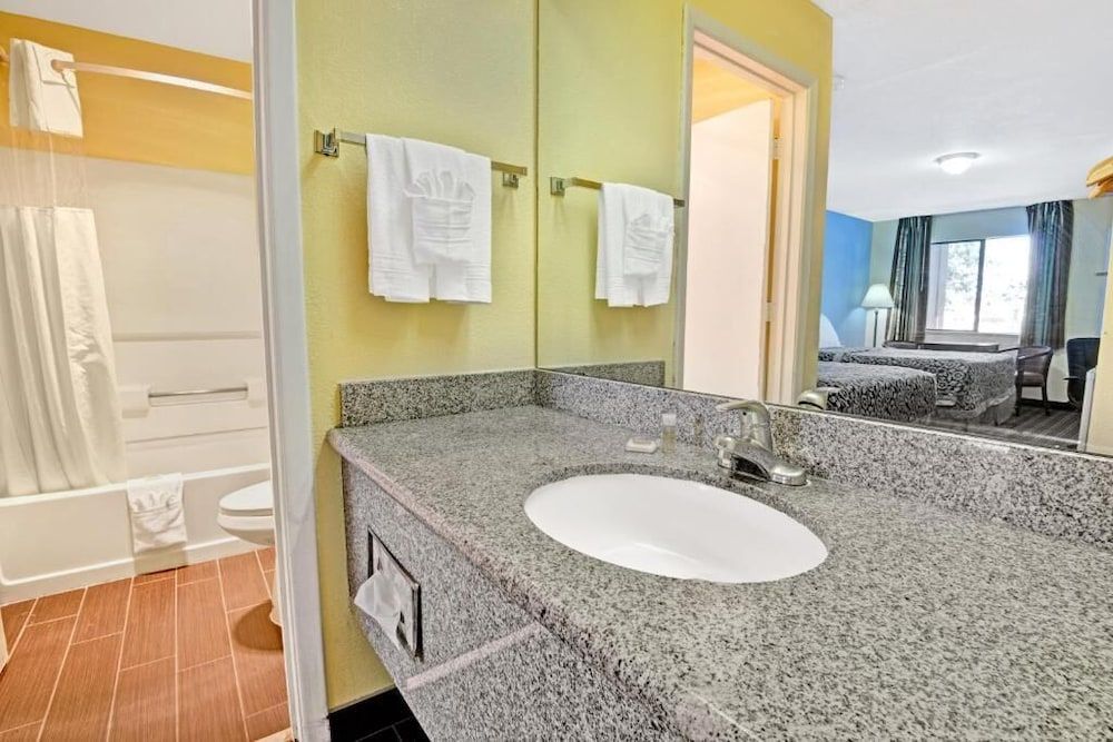 Days Inn & Suites by Wyndham Albuquerque West 3
