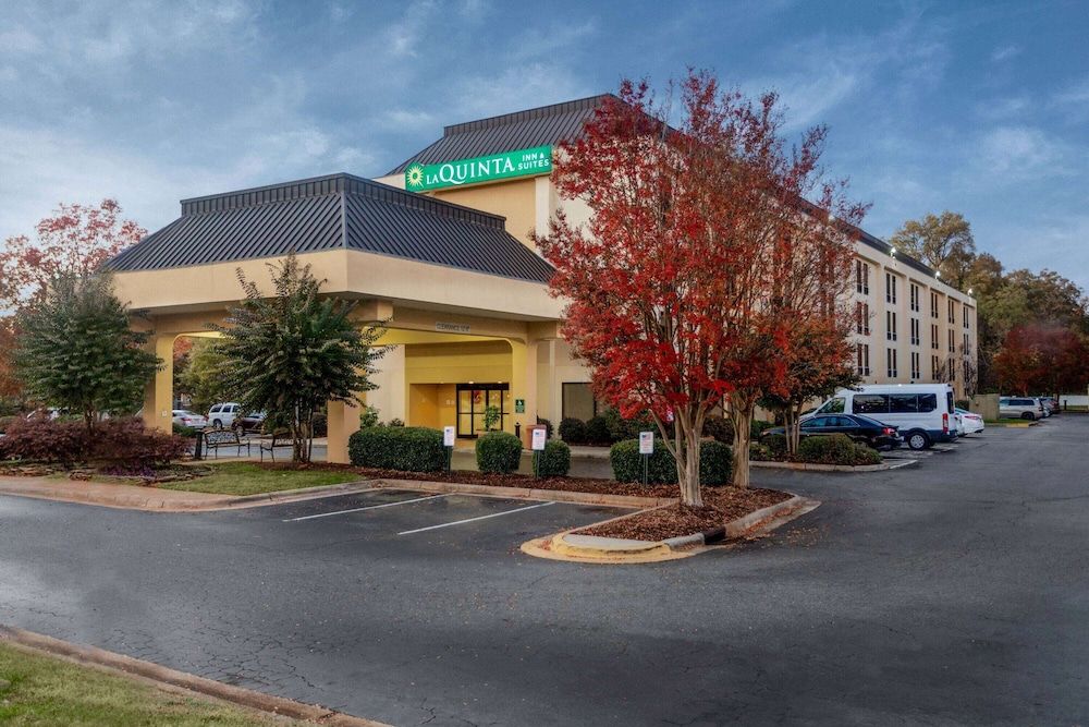 La Quinta Inn & Suites by Wyndham Charlotte Airport North 3 estrelas em Charlotte