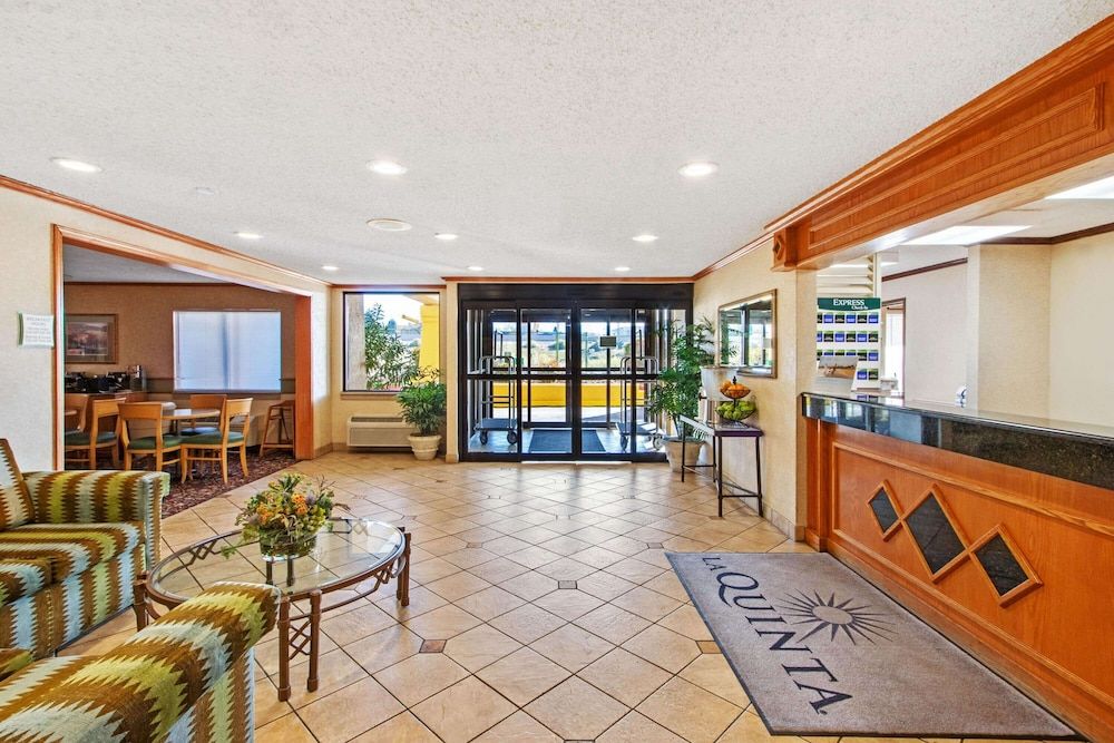 La Quinta Inn & Suites by Wyndham Albuquerque Journal Ctr NW 2