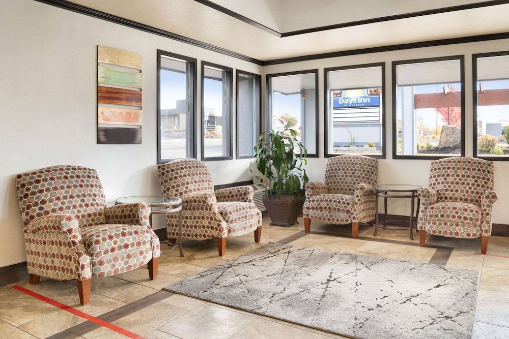 Days Inn by Wyndham Bend 3