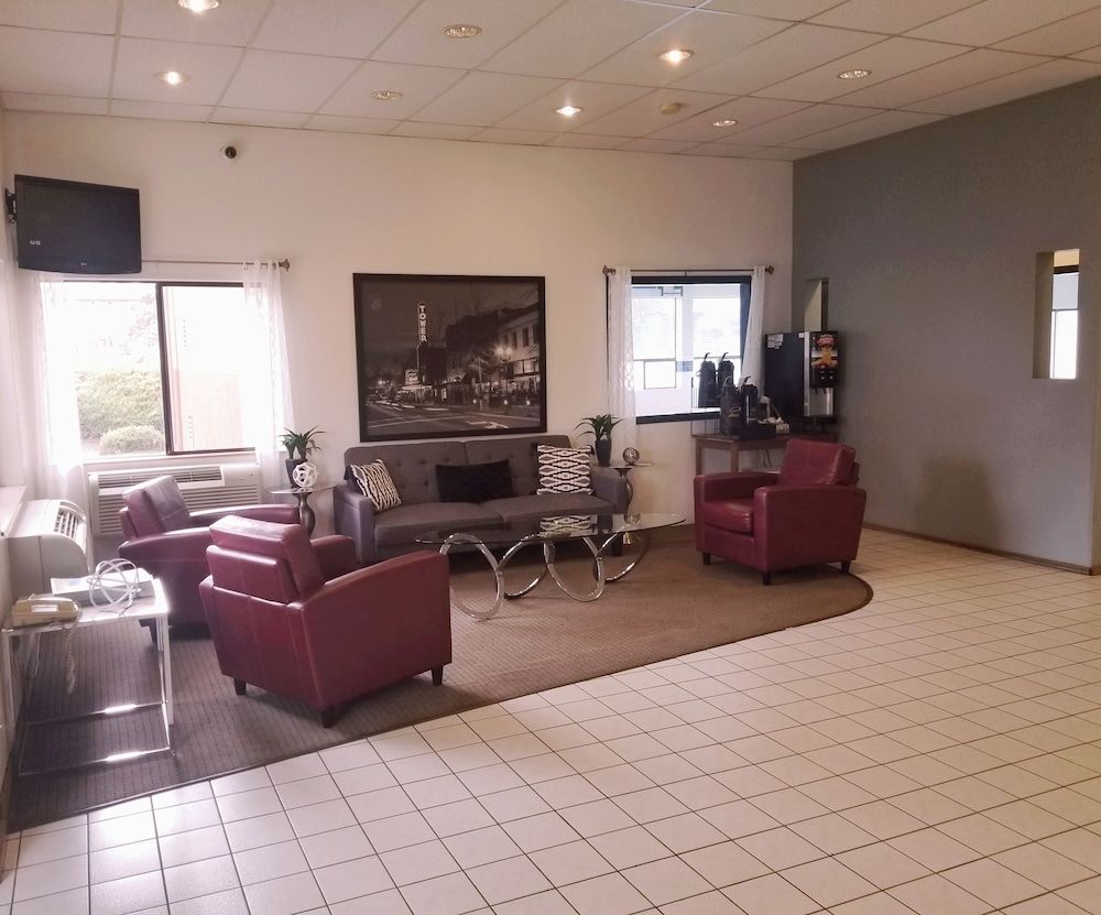 Super 8 by Wyndham Bend 2