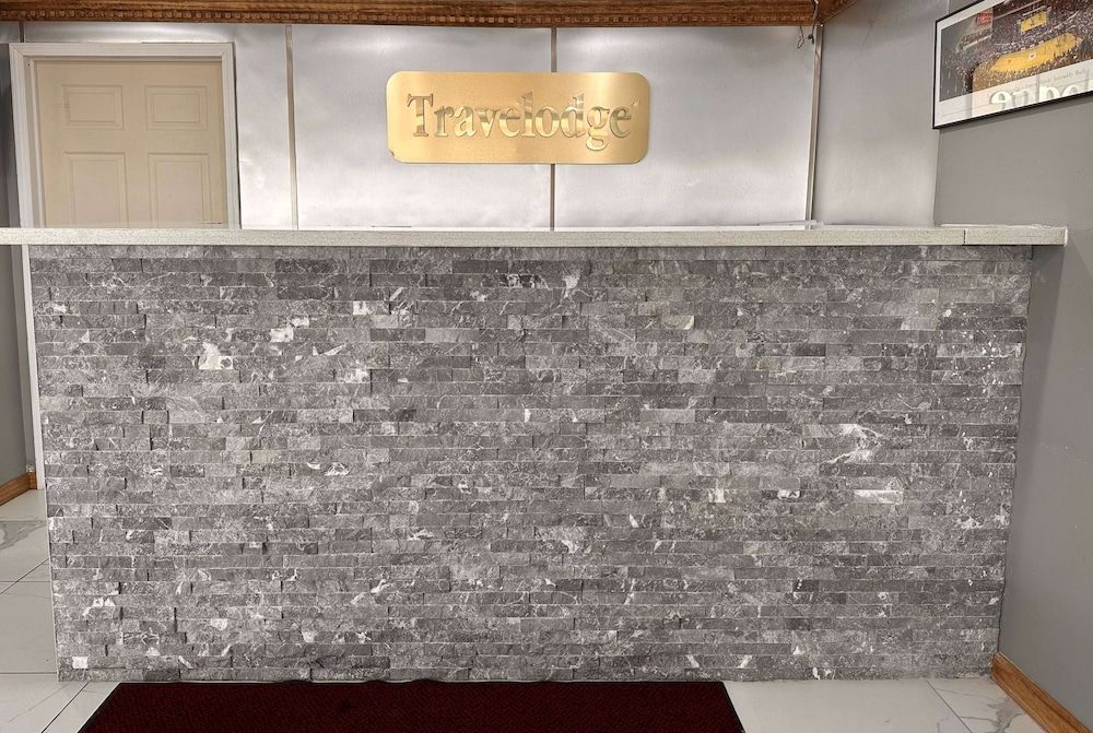 Travelodge by Wyndham Bloomington 2