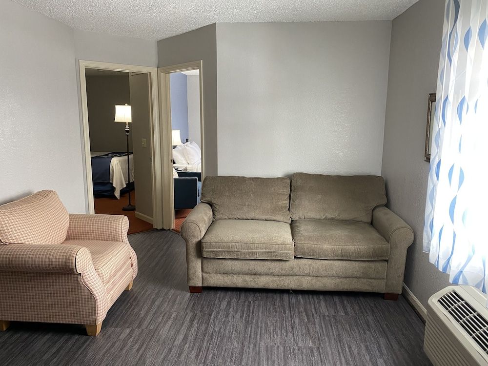 Days Inn & Suites by Wyndham Green Bay WI. 3