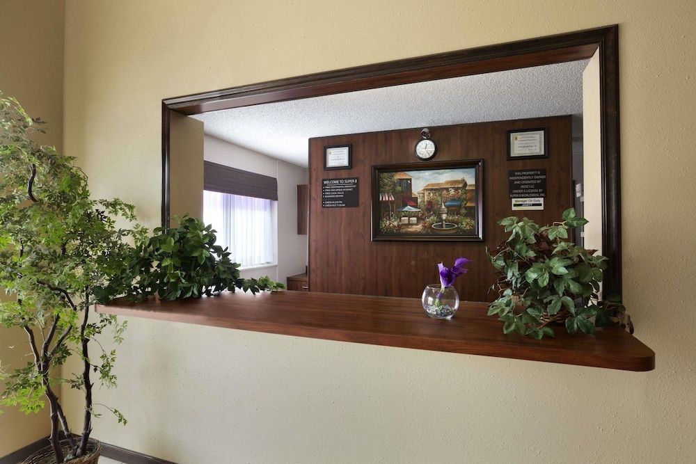 Super 8 by Wyndham Colorado Springs Airport 2