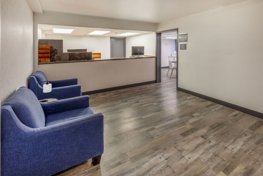 Super 8 by Wyndham Laredo 3