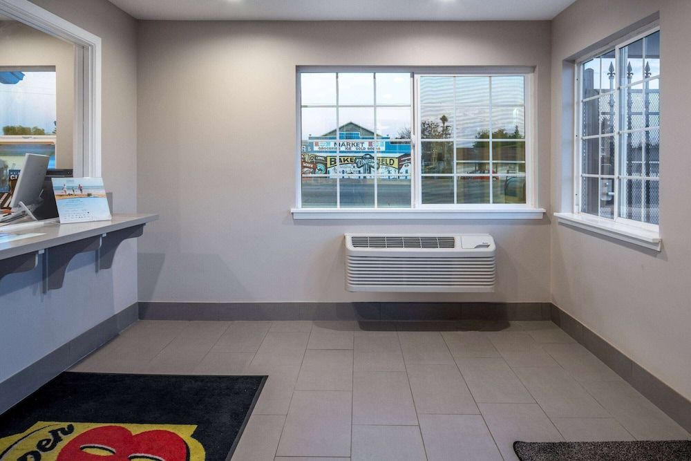 Super 8 by Wyndham Bakersfield CA 2