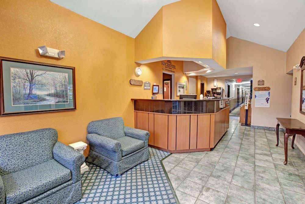 Microtel Inn & Suites by Wyndham Gatlinburg 3