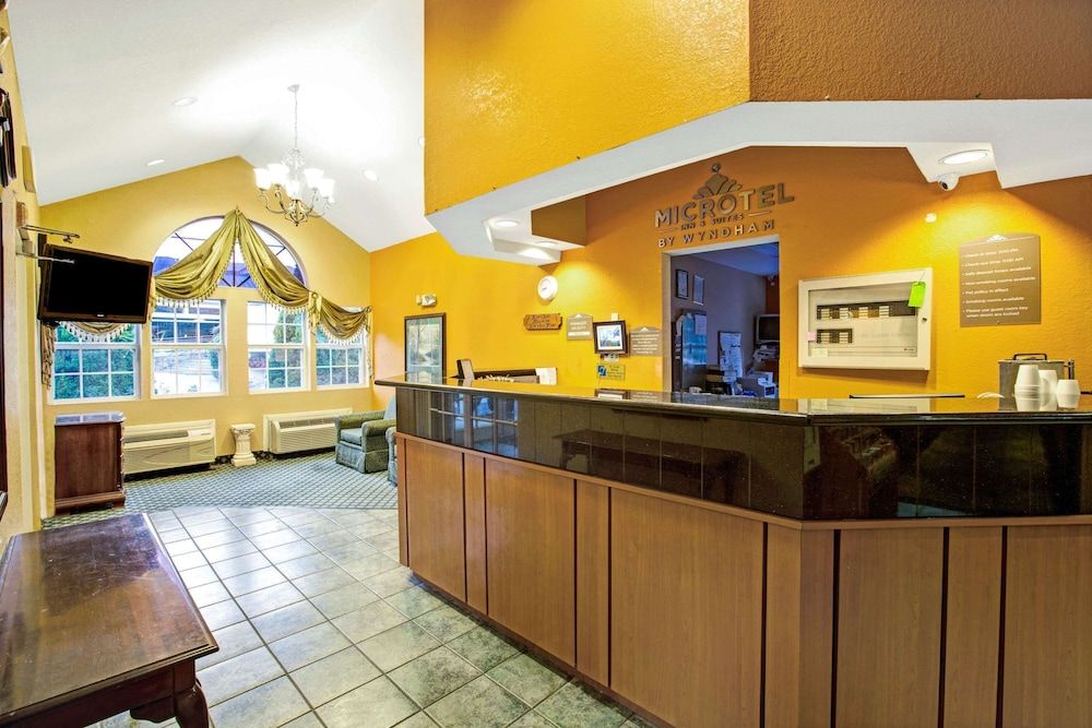 Microtel Inn & Suites by Wyndham Gatlinburg 2