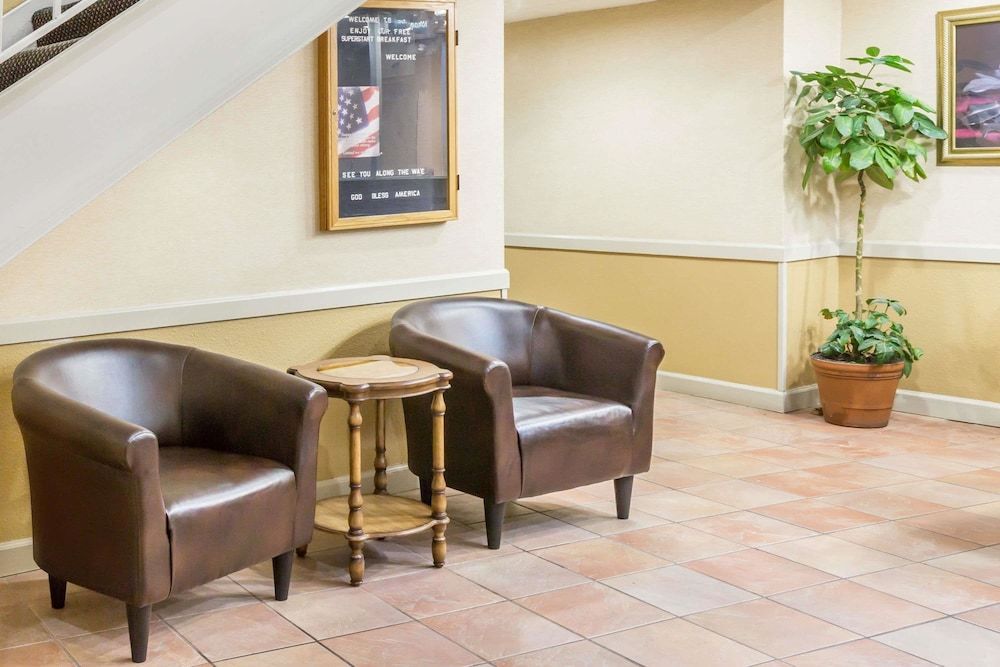 Super 8 by Wyndham Knoxville Downtown Area 3