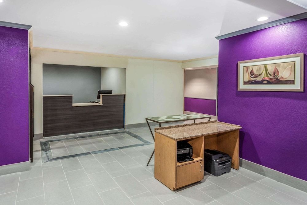 La Quinta Inn by Wyndham Birmingham - Inverness 2