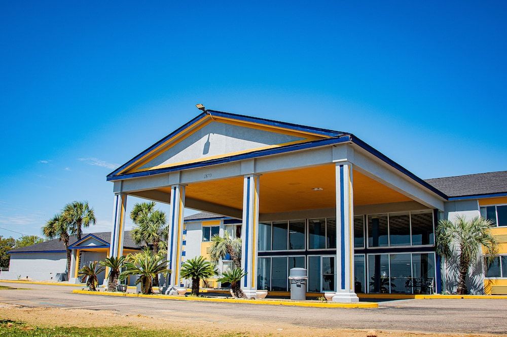 Super 8 by Wyndham Biloxi