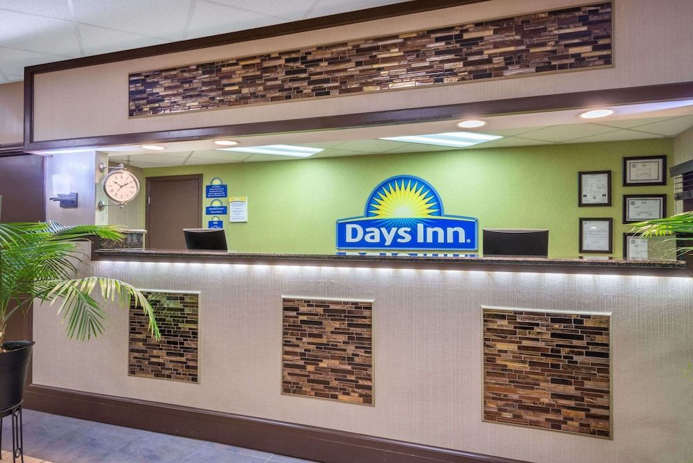 Days Inn by Wyndham Knoxville East 3