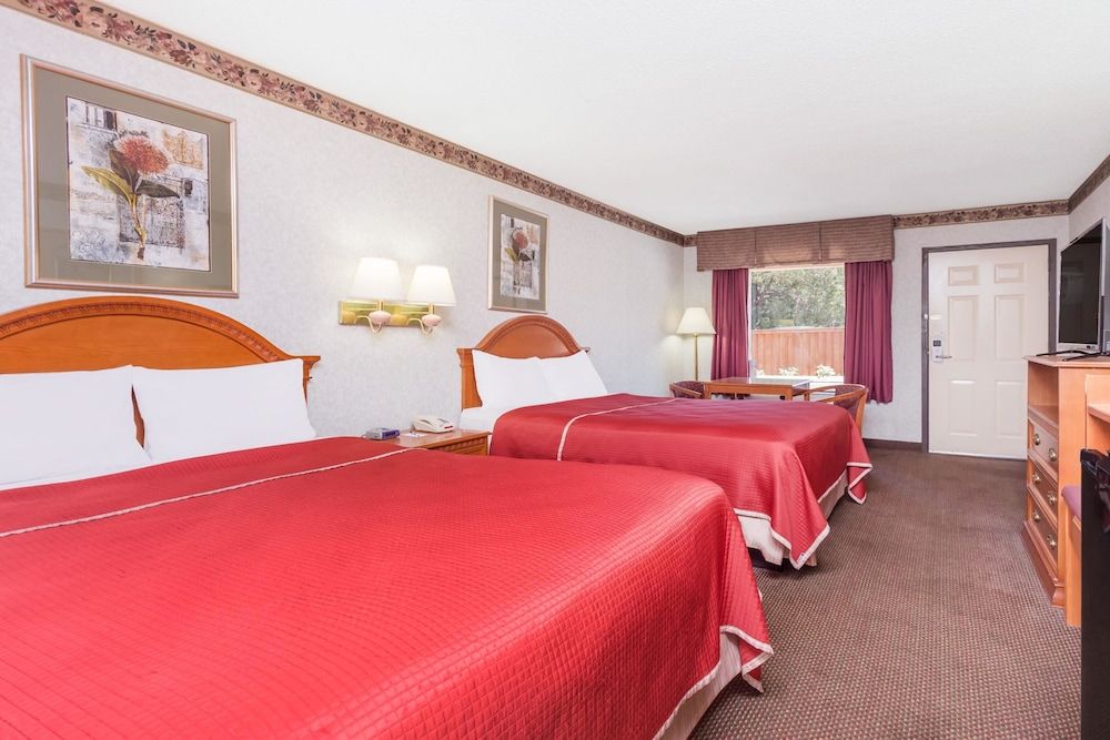 Travelodge by Wyndham Chattanooga/Hamilton Place 2