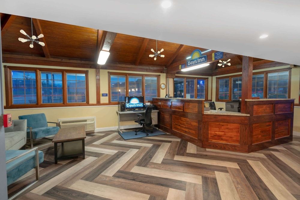 Days Inn by Wyndham Knoxville North 2