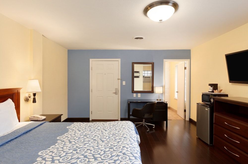 Days Inn by Wyndham Austin/University/Downtown 3