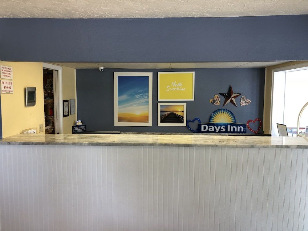 Days Inn by Wyndham Bradenton I-75 2