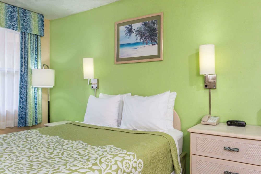 Days Inn by Wyndham Bradenton I-75 3