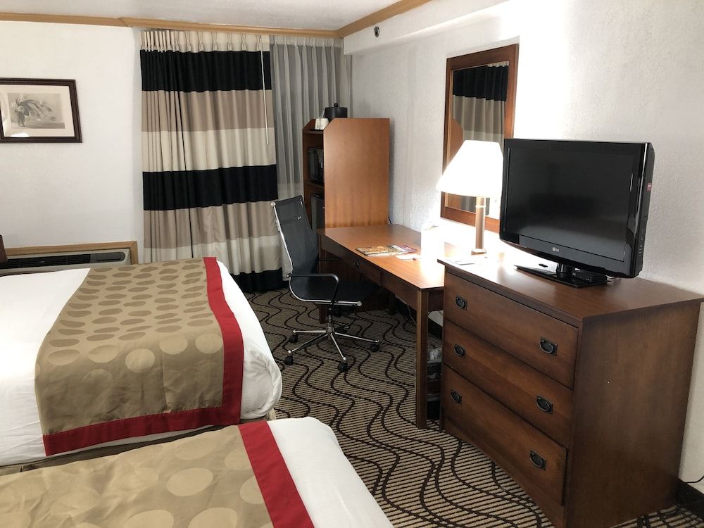 Ramada by Wyndham Birmingham Airport 3
