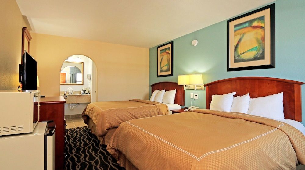 Travelodge by Wyndham Austin South 3