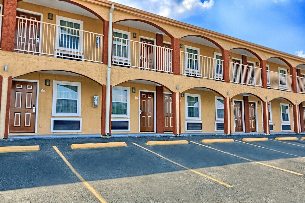 Econo Lodge Austin South 3