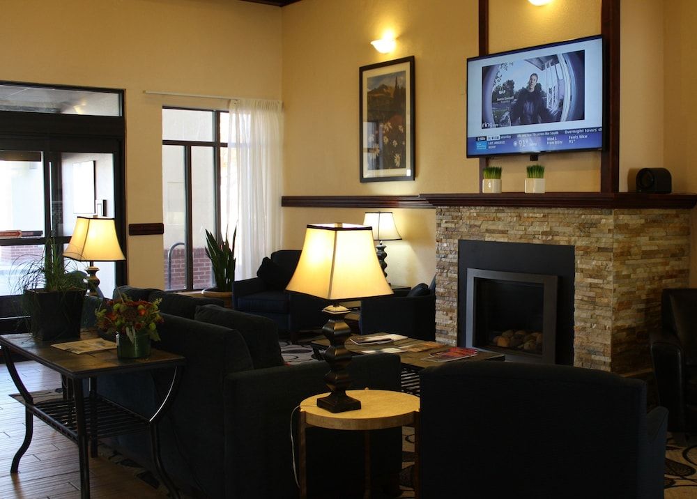 Ramada by Wyndham Denver International Airport 3