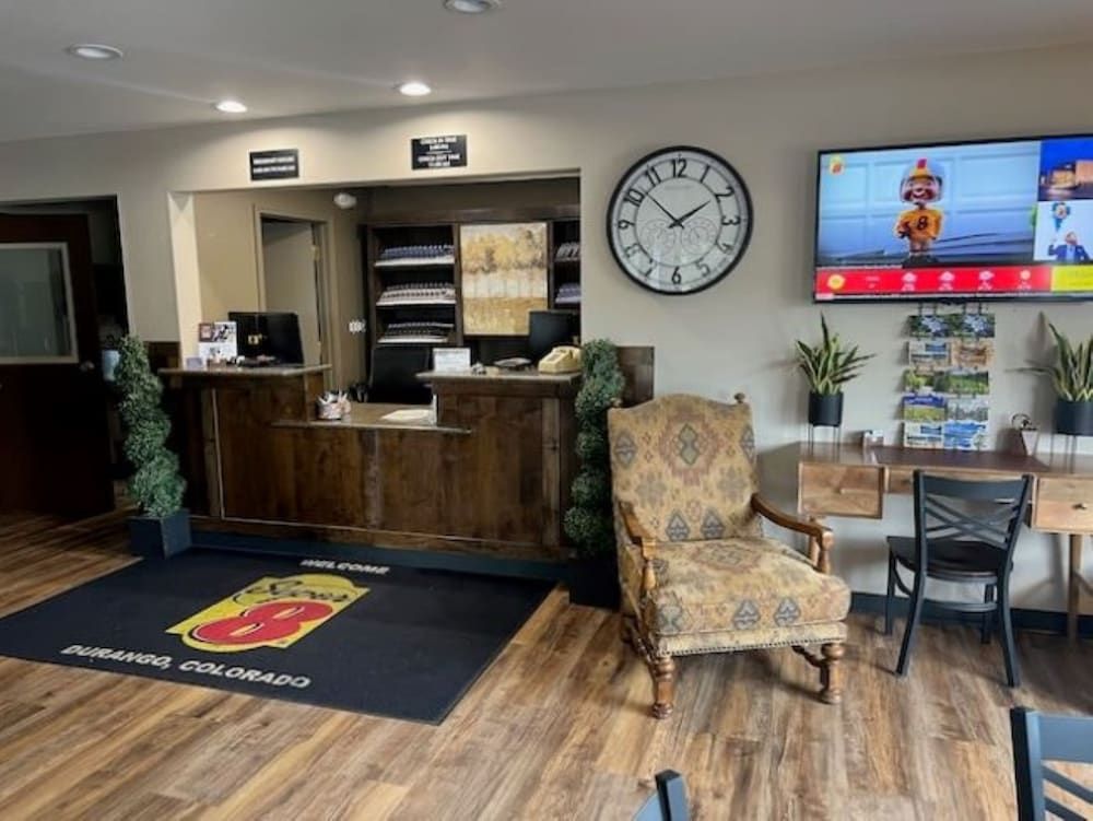 Super 8 by Wyndham Durango 3