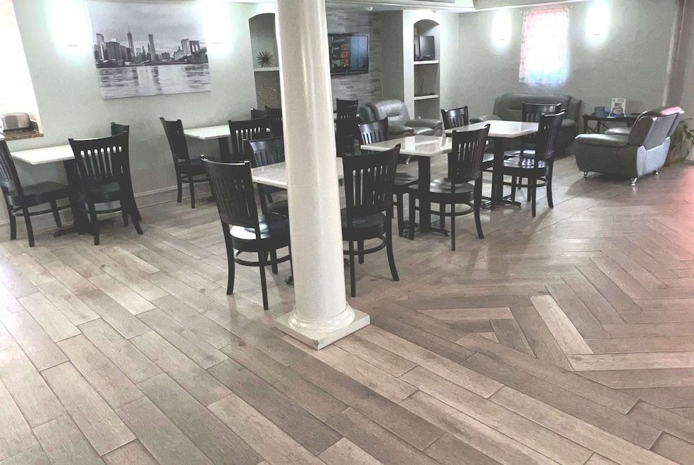 Days Inn by Wyndham Birmingham/West 3