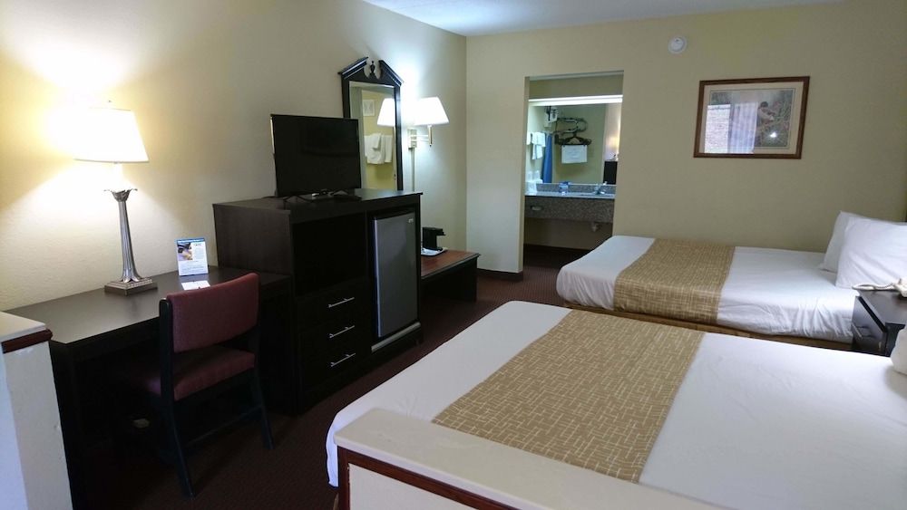 Travelodge by Wyndham Knoxville East 2
