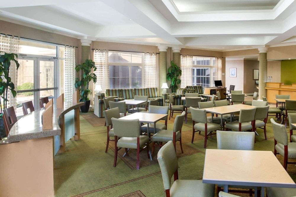 La Quinta Inn & Suites by Wyndham Austin Southwest 2