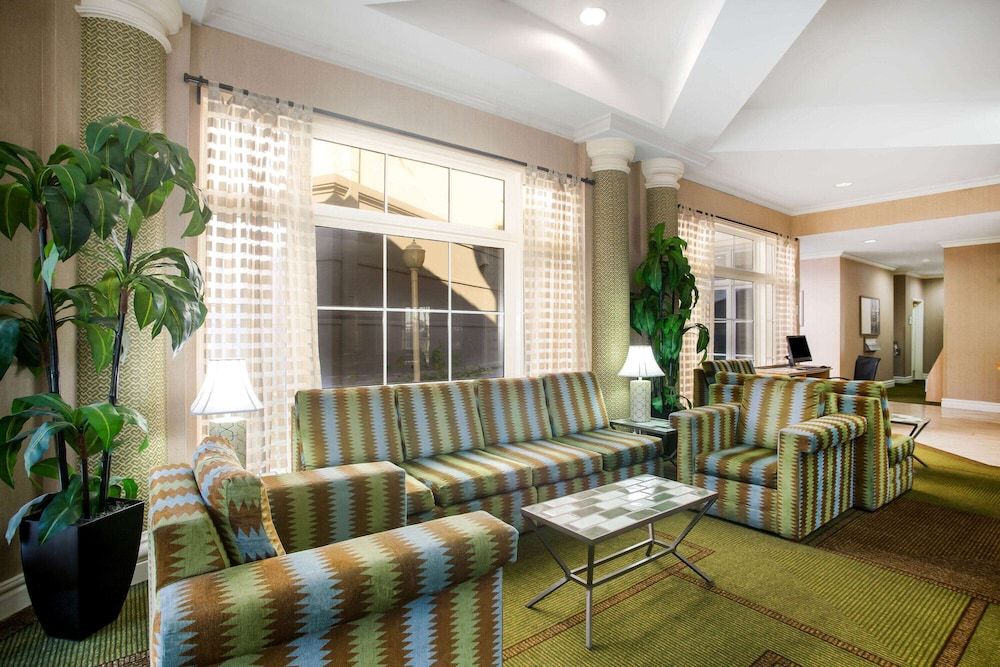 La Quinta Inn & Suites by Wyndham Austin Southwest 3