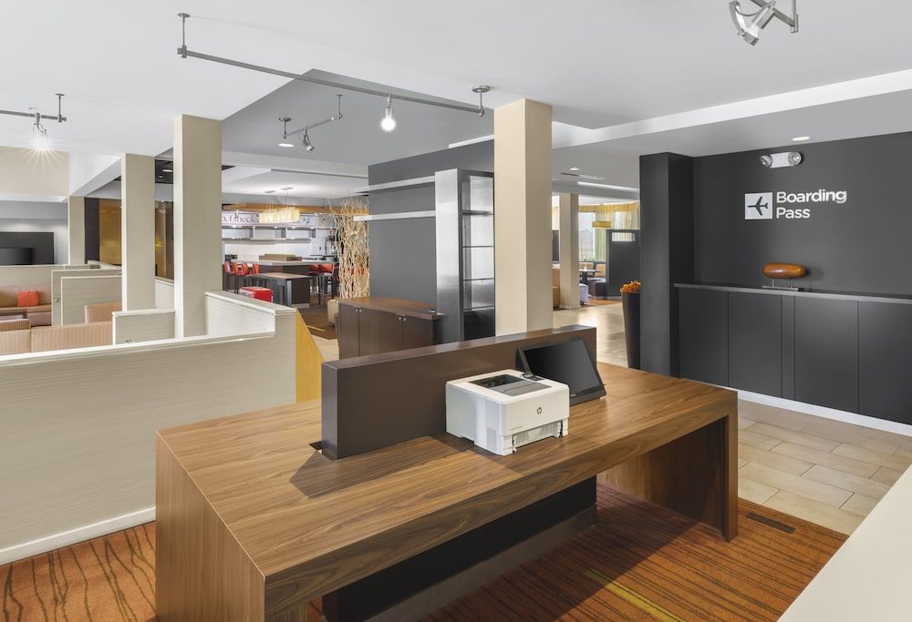 Super 8 by Wyndham Dallas Love Field Airport 2