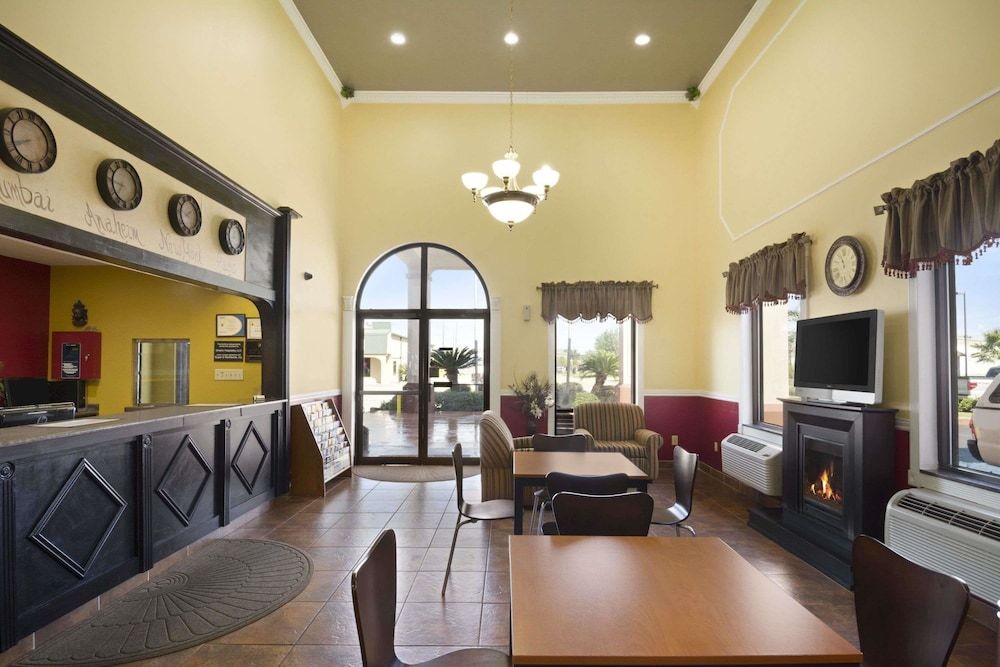 Super 8 by Wyndham Baton Rouge/I-12 2