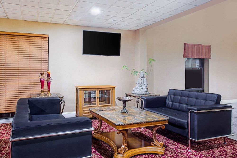 Super 8 by Wyndham Chattanooga/Hamilton Place 3