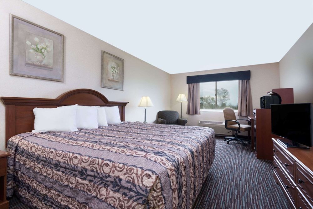 Baymont by Wyndham Columbus/Rickenbacker 3