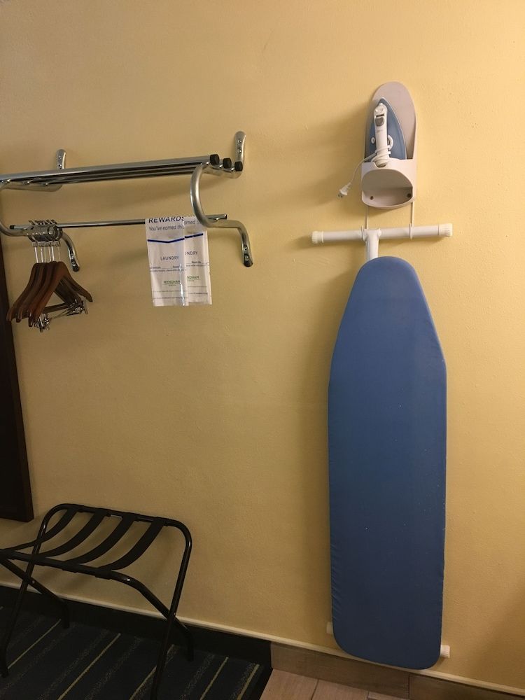 Days Inn by Wyndham Clearwater/Central 3