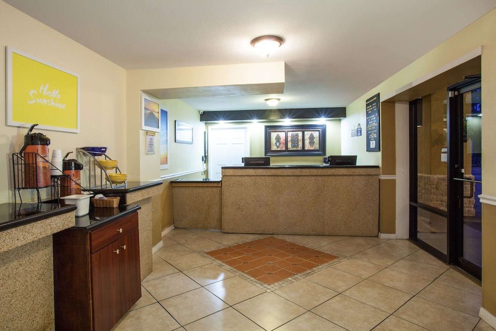 Days Inn by Wyndham Daytona Beach Speedway 3