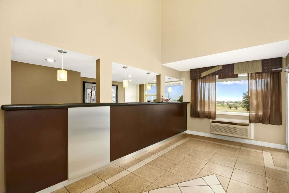 Super 8 by Wyndham Fort Worth TX 2