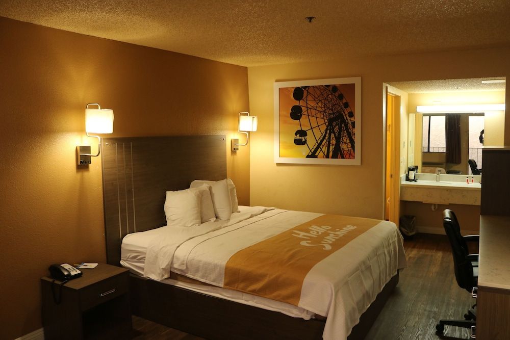 Days Inn by Wyndham Fresno South 3